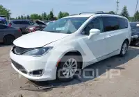 2017 Chrysler PACIFICA photo