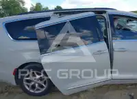 2017 Chrysler PACIFICA photo