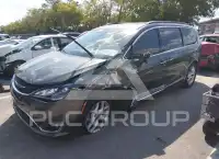 2017 Chrysler PACIFICA photo