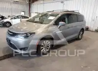 2017 Chrysler PACIFICA photo