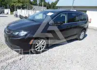 2017 Chrysler PACIFICA photo