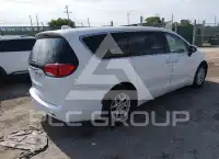 2017 Chrysler PACIFICA photo