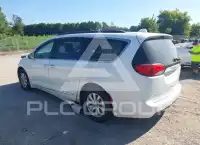2017 Chrysler PACIFICA фото