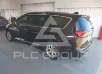 2017 Chrysler PACIFICA photo