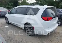 2017 Chrysler PACIFICA photo