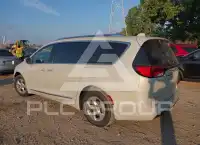 2017 Chrysler PACIFICA photo