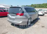 2017 Chrysler PACIFICA photo
