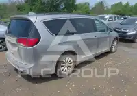 2017 Chrysler PACIFICA photo