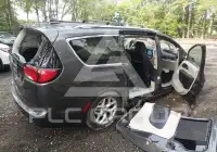 2017 Chrysler PACIFICA photo