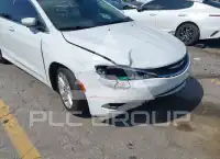 2017 Chrysler 200 photo