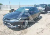2017 Chrysler 200 фото