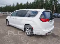 2017 Chrysler PACIFICA photo