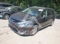 2017 Chrysler PACIFICA photo