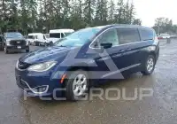 2017 Chrysler PACIFICA photo