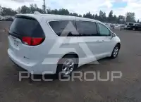 2017 Chrysler PACIFICA photo