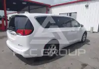2017 Chrysler PACIFICA photo