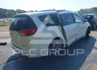 2017 Chrysler PACIFICA photo