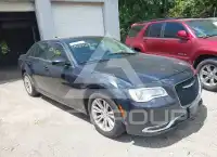 2017 Chrysler 300 фото