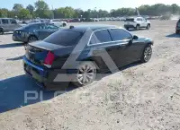 2017 Chrysler 300 photo
