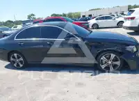 2017 Mercedes Benz E 300 photo