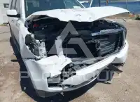 2017 GMC YUKON photo