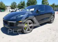 2017 Porsche CAYENNE photo