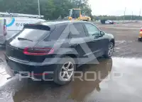 2017 Porsche MACAN photo