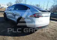 2017 Tesla Model X фото