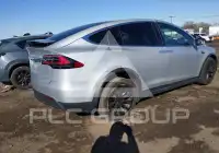 2017 Tesla Model X фото