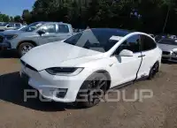 2017 Tesla Model X фото