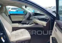 2017 Lexus ES350 photo