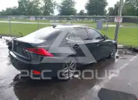 2017 Lexus IS300 фото