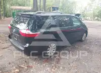 2017 Toyota SIENNA photo