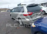 2017 Toyota SIENNA фото