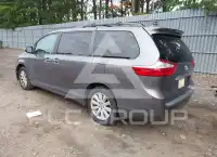 2017 Toyota SIENNA photo