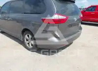2017 Toyota SIENNA фото