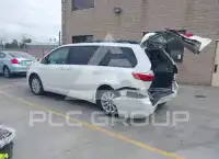 2017 Toyota SIENNA фото