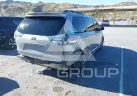 2017 Toyota SIENNA photo