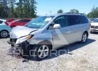 2017 Toyota SIENNA photo