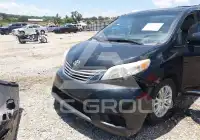 2017 Toyota SIENNA photo