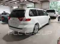 2017 Toyota SIENNA фото