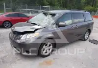 2017 Toyota SIENNA фото