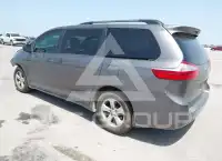 2017 Toyota SIENNA фото