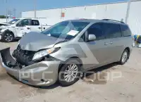 2017 Toyota SIENNA фото