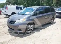 2017 Toyota SIENNA photo