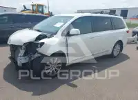 2017 Toyota SIENNA photo