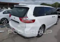 2017 Toyota SIENNA photo