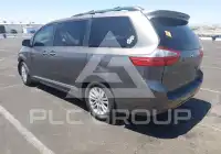 2017 Toyota SIENNA фото