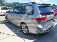 2017 Toyota SIENNA photo