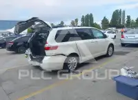 2017 Toyota SIENNA фото
